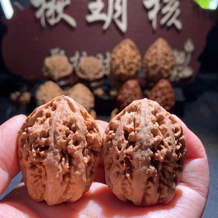 文玩核桃吊坠楸玥核45