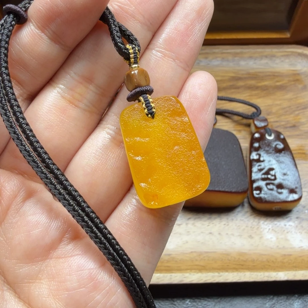 琥珀吊坠(赠链)未镶嵌
