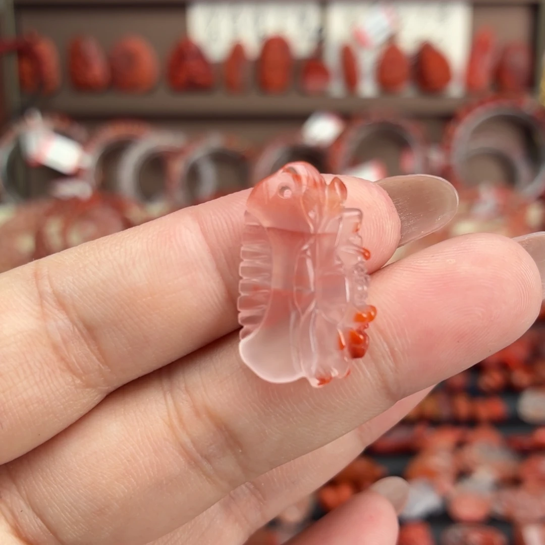 南红玛瑙未镶嵌颈饰冰飘梳子