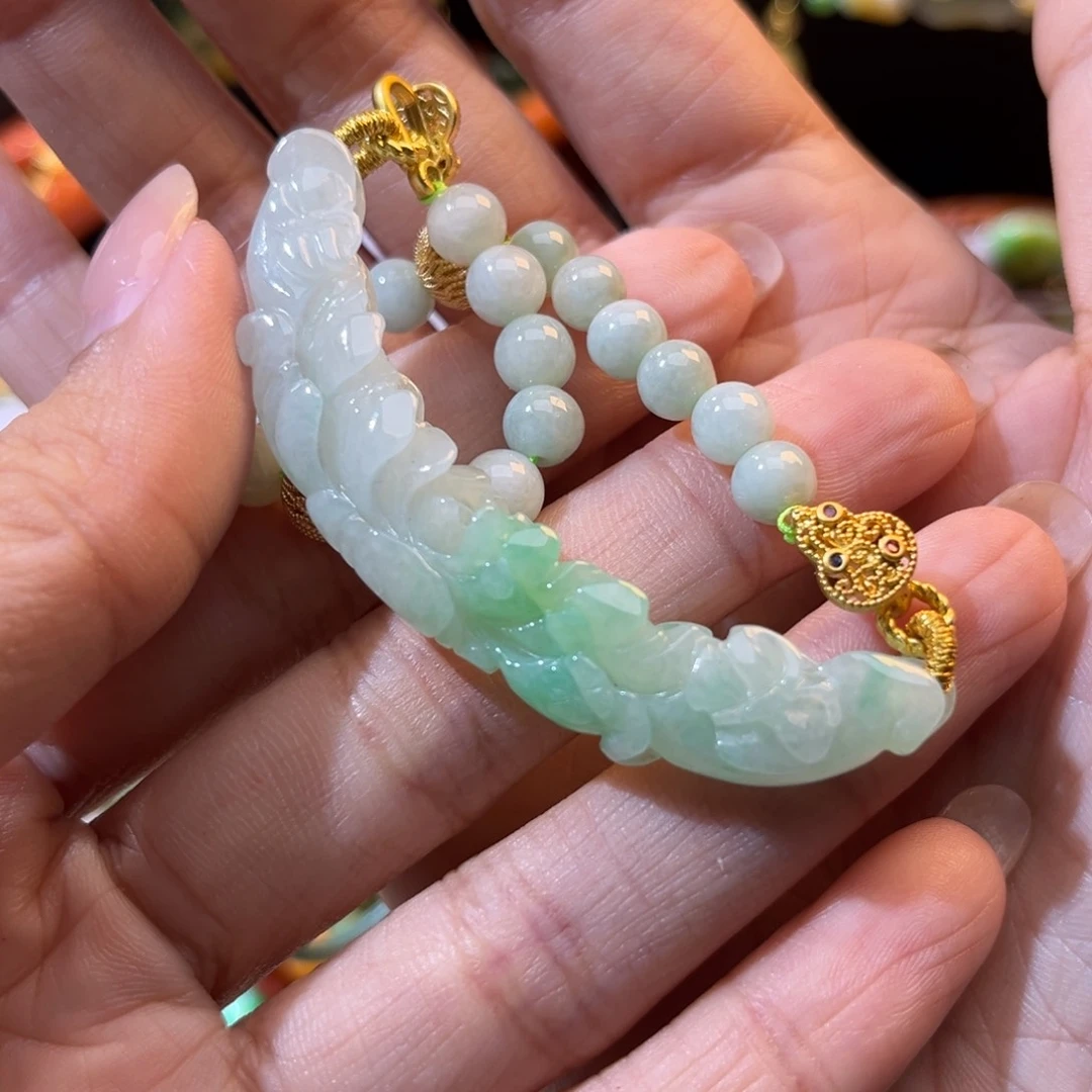 翡翠未镶嵌颈饰待编织