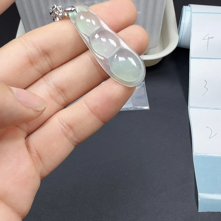 颈饰未镶嵌翡翠吊坠2