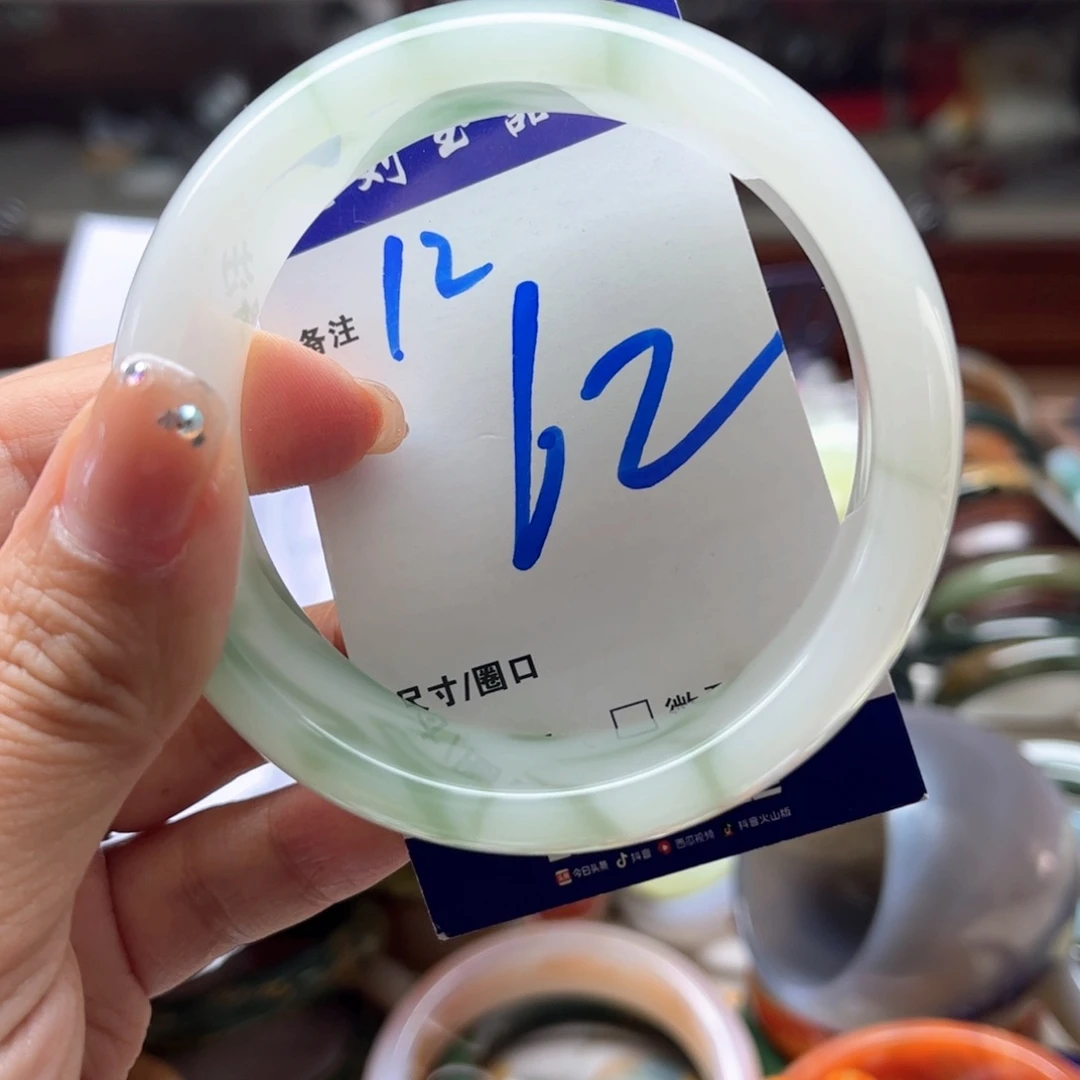 未镶嵌手镯石英岩玉