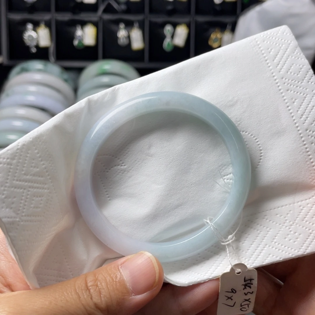 翡翠未镶嵌挂件贵妃手镯