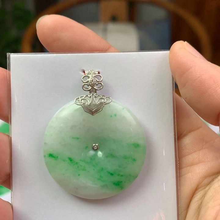 翡翠18K金镶嵌颈饰翡翠吊坠