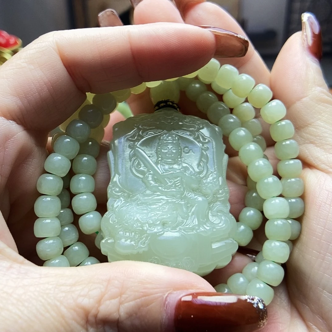 颈饰未镶嵌和田玉属兔佩戴文殊