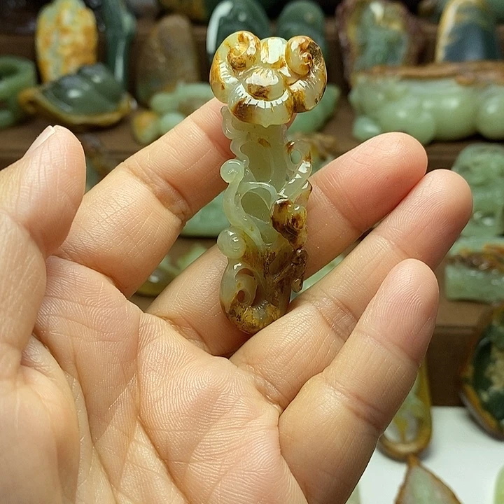 岫岩河磨玉（透闪石质玉）未镶嵌颈饰