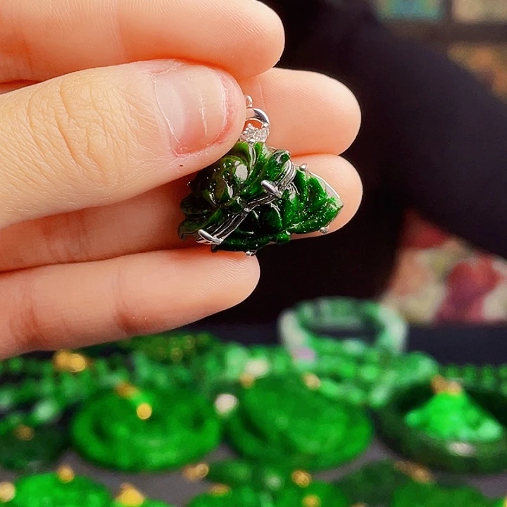 翡翠银S925镶嵌颈饰多样性