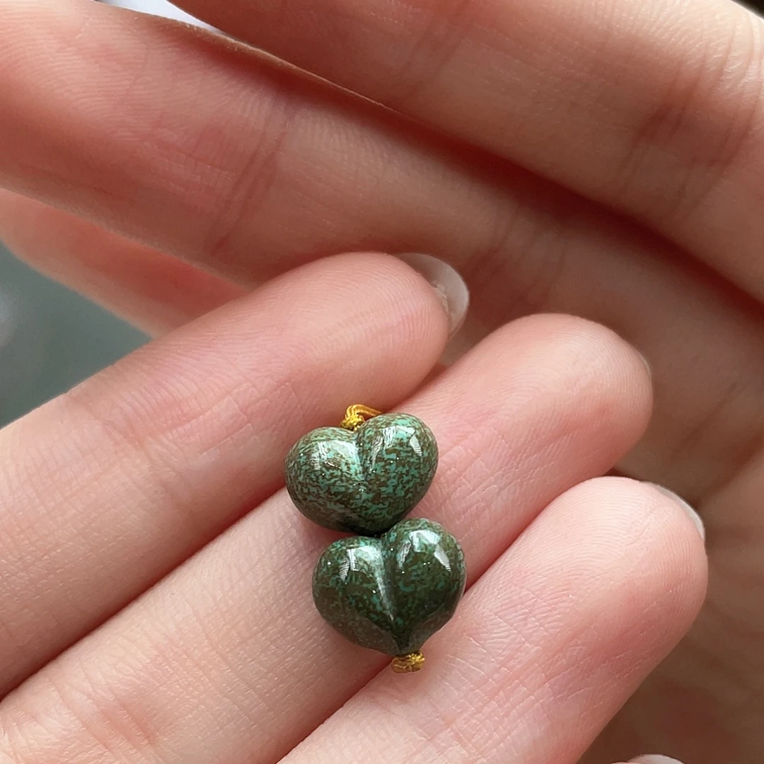 绿松石未镶嵌颈饰