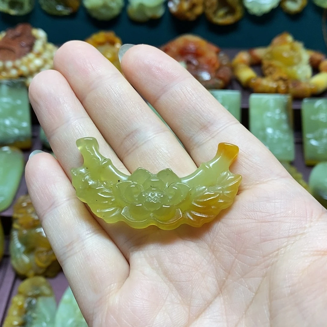 蛇纹石玉未镶嵌颈饰