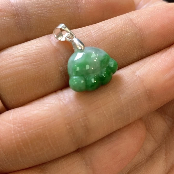 翡翠挂件未镶嵌微*着