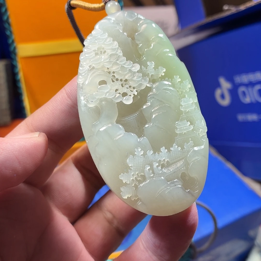颈饰未镶嵌和田玉（糖玉）