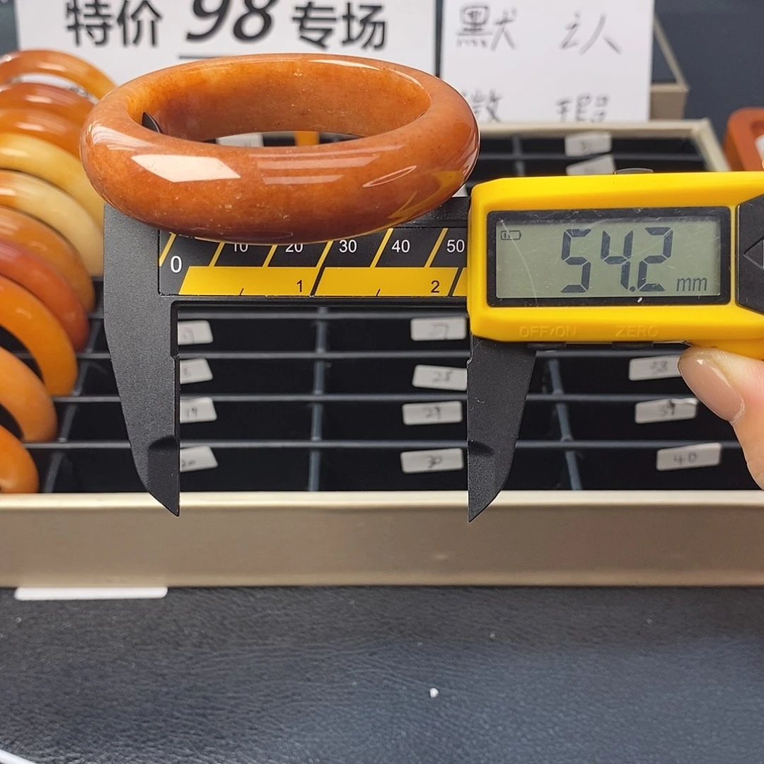 未镶嵌石英质玉（黄龙玉）手镯12号
