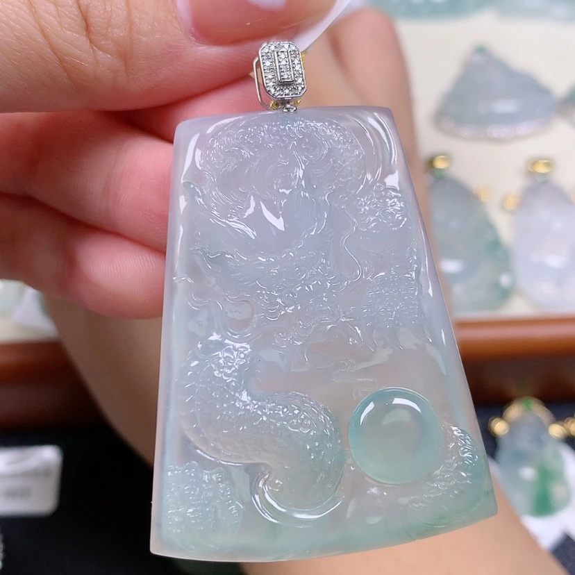 【闪购商品】翡翠18K金镶嵌颈饰龙牌