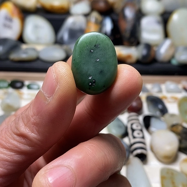 和田玉未镶嵌颈饰碧玉吊坠