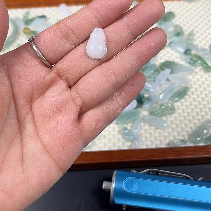 翡翠未镶嵌吊坠(不含链)葫芦