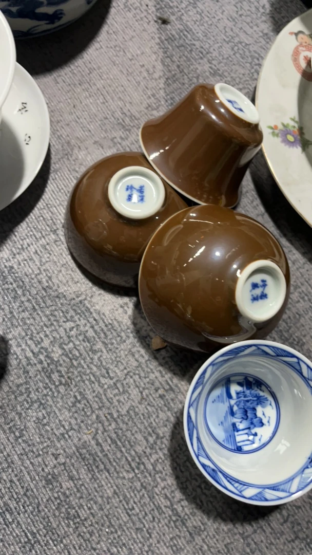 青花釉下彩人物主人杯  80毫升左右