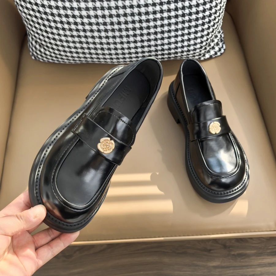 学院风厚底乐福鞋女2025春季新款英伦黑色小皮鞋山茶花圆头工作鞋