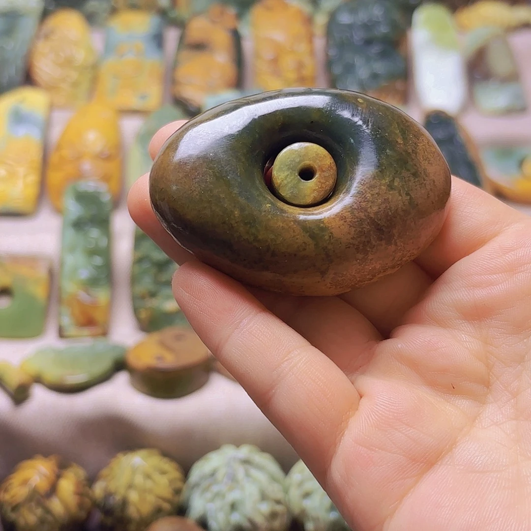 岫岩老玉（透闪石质玉）未镶嵌颈饰