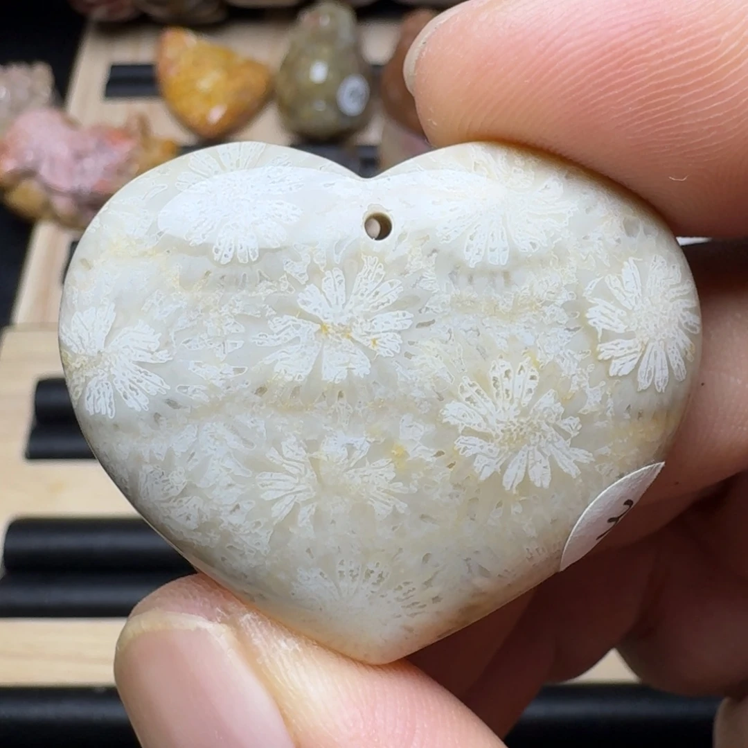 未镶嵌纯天然色有机玉石保真色硅化玉