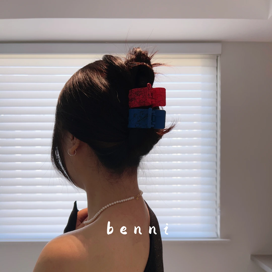 甜酷辣妹风～加宽多巴胺彩色抓夹设计感很洋气韩国后脑勺鲨鱼夹子