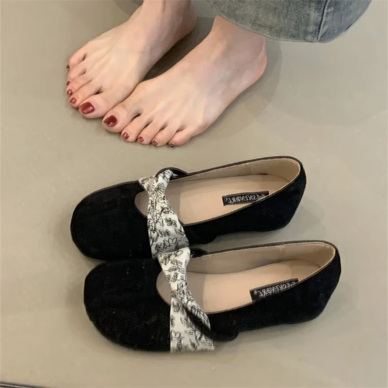 复古玛丽珍鞋女2025春季新款法式气质绒面圆头浅口芭蕾单鞋配裙子