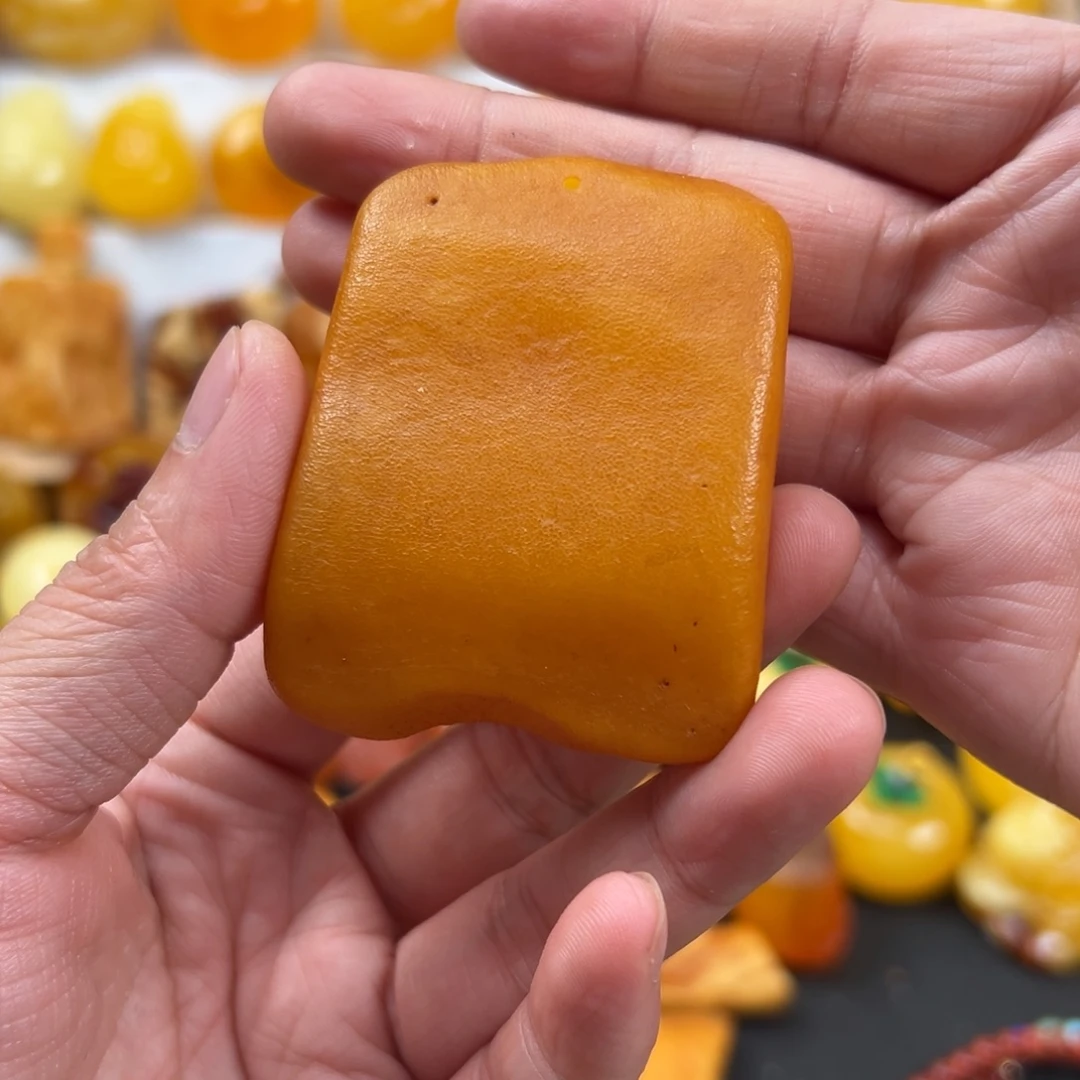 蜜蜡未镶嵌颈饰29.2克