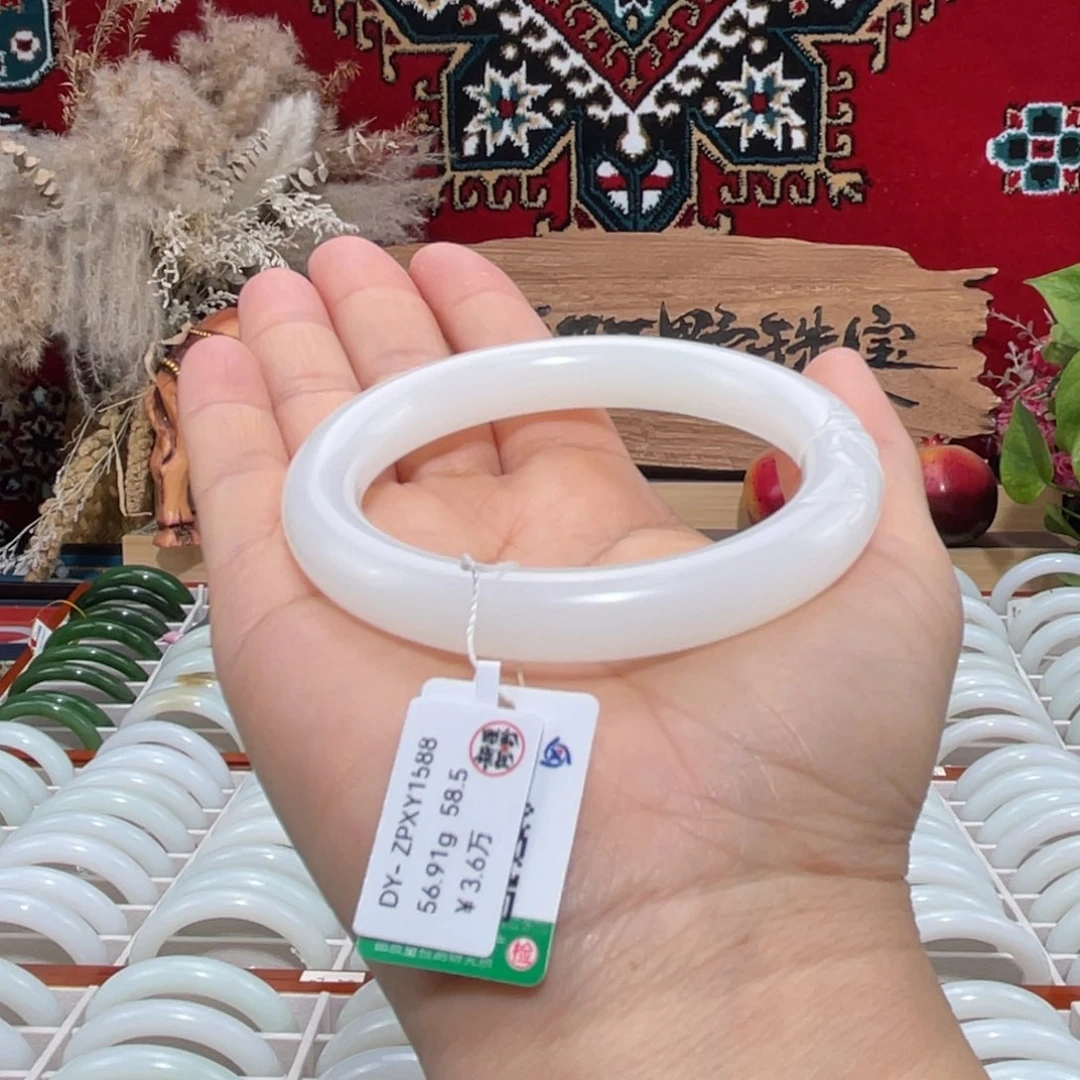 未镶嵌手镯和田玉天然新疆羊脂级雕刻竹节且末老料