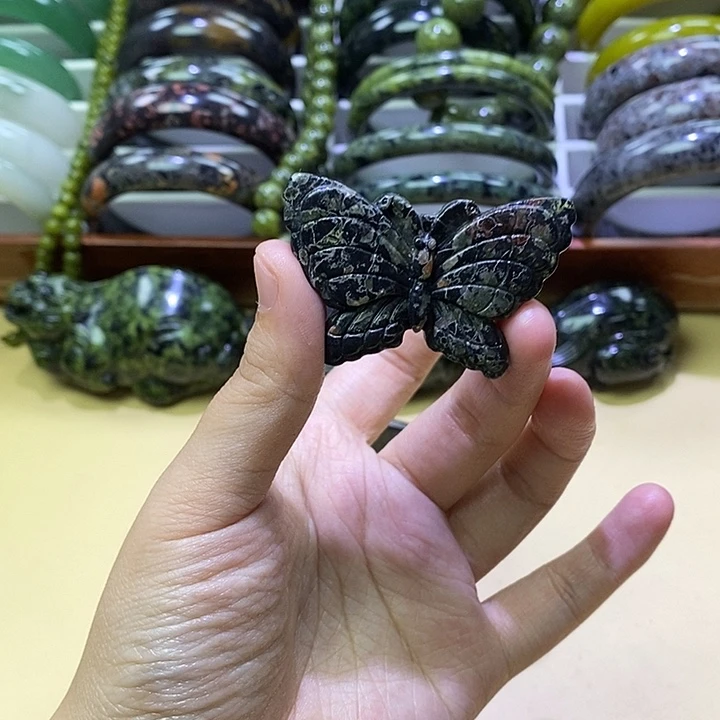 未镶嵌方钠石梅花吊坠