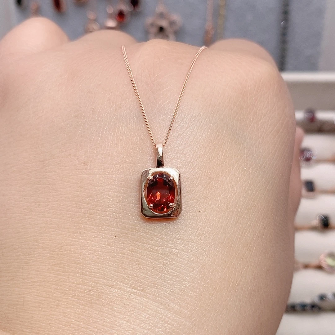 颈饰银S925镶嵌石榴石吊坠
