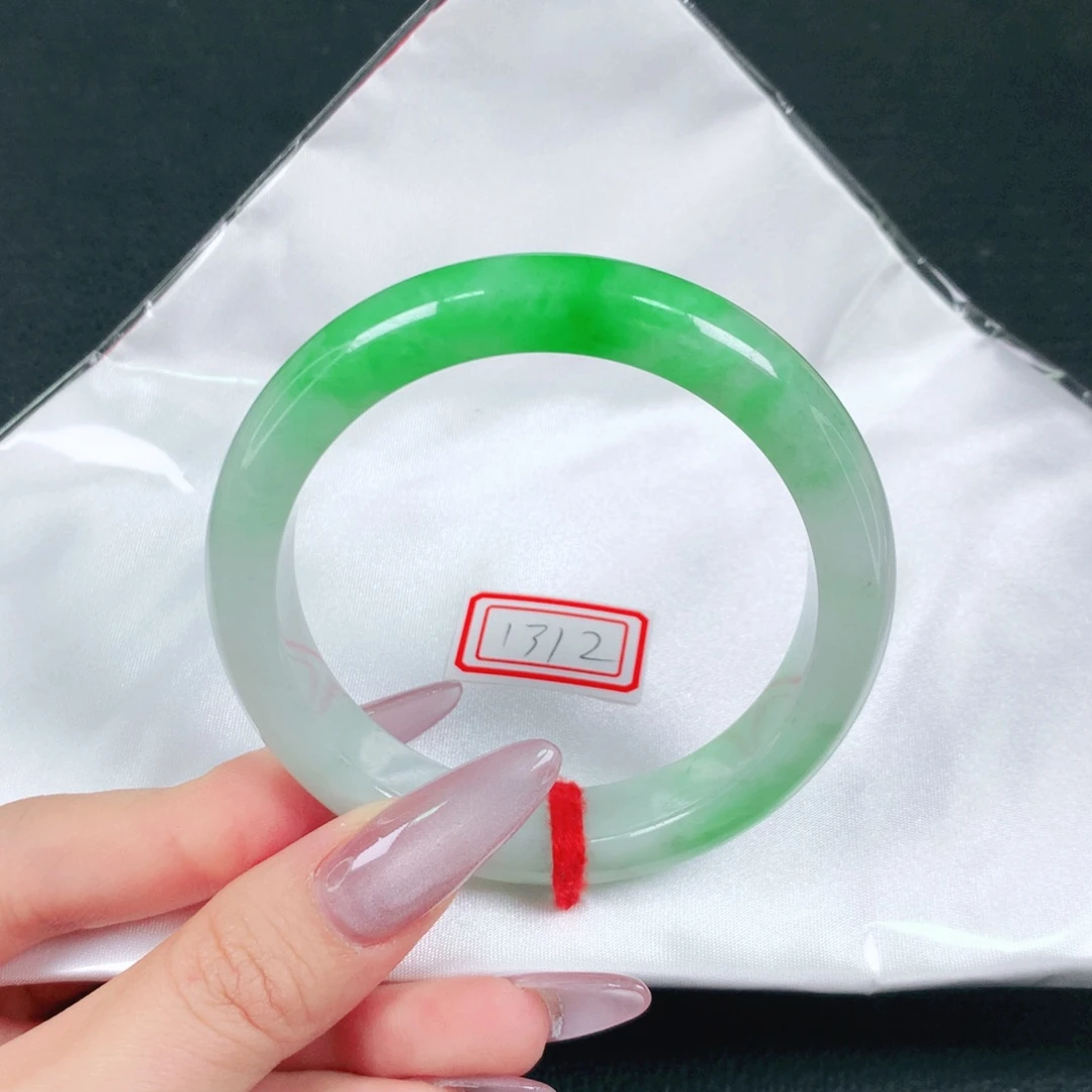 翡翠未镶嵌手镯天然翡翠手镯04