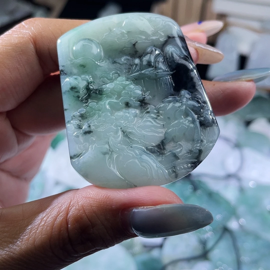 翡翠未镶嵌颈饰山水