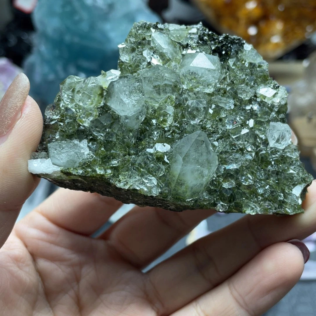 绿帘水晶未镶嵌水晶?