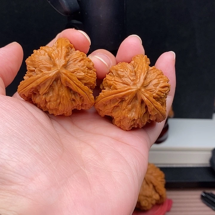 卓***武吊坠文玩核桃白奔