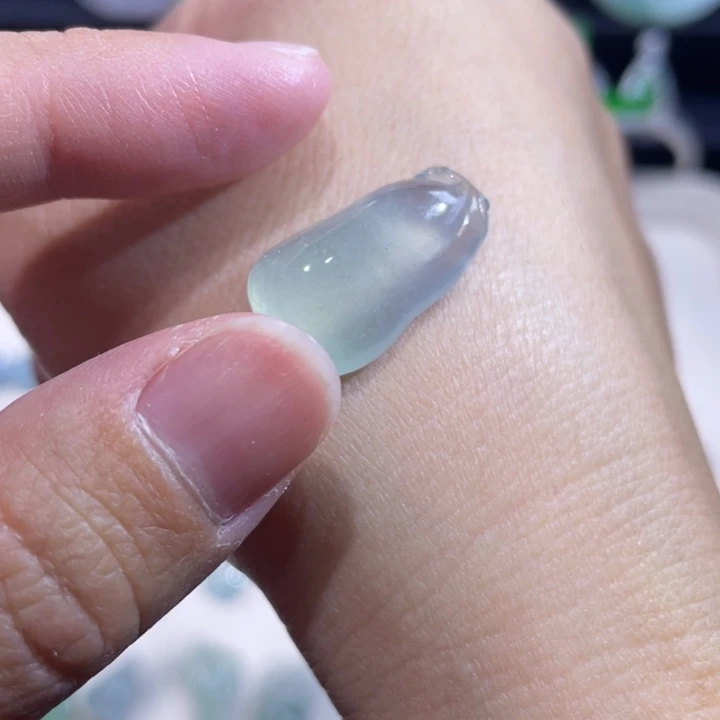 翡翠未镶嵌颈饰福瓜