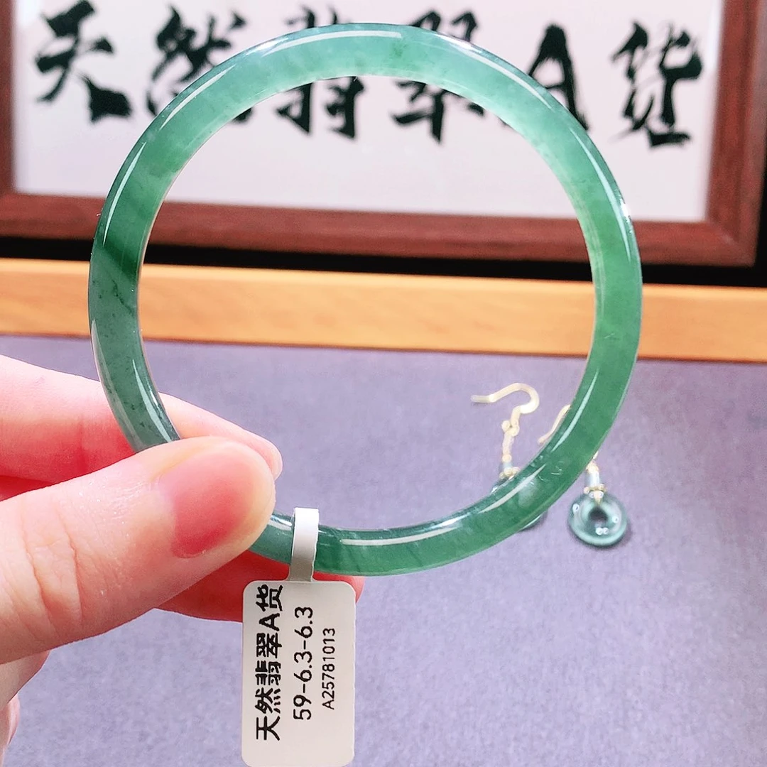 翡翠手镯未镶嵌天然翡翠