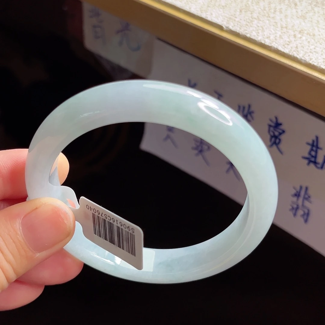 翡翠手镯未镶嵌手镯