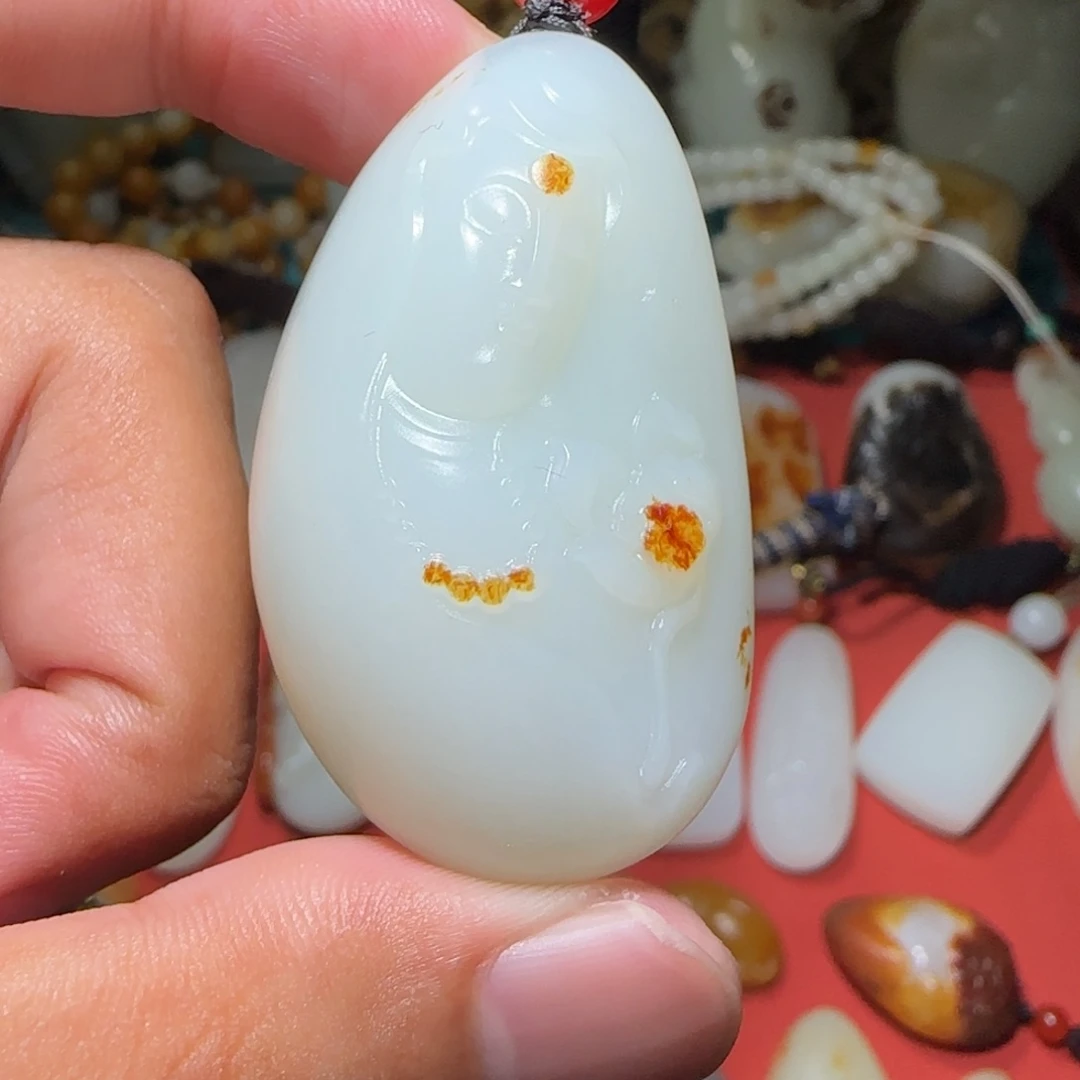 用***0和田玉未镶嵌颈饰