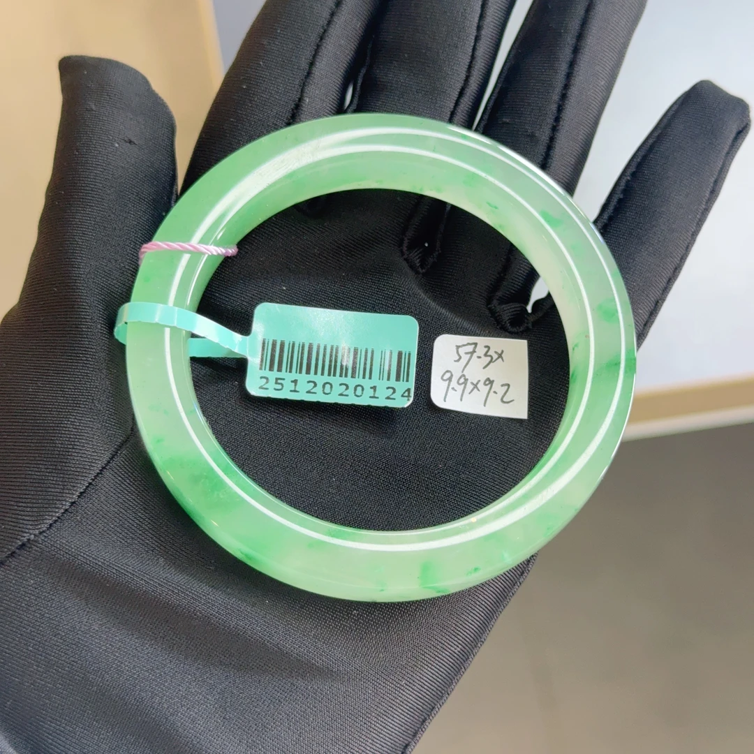 57.3圈口2512020124天然非洲翠手镯（撕毁标签概不退换）