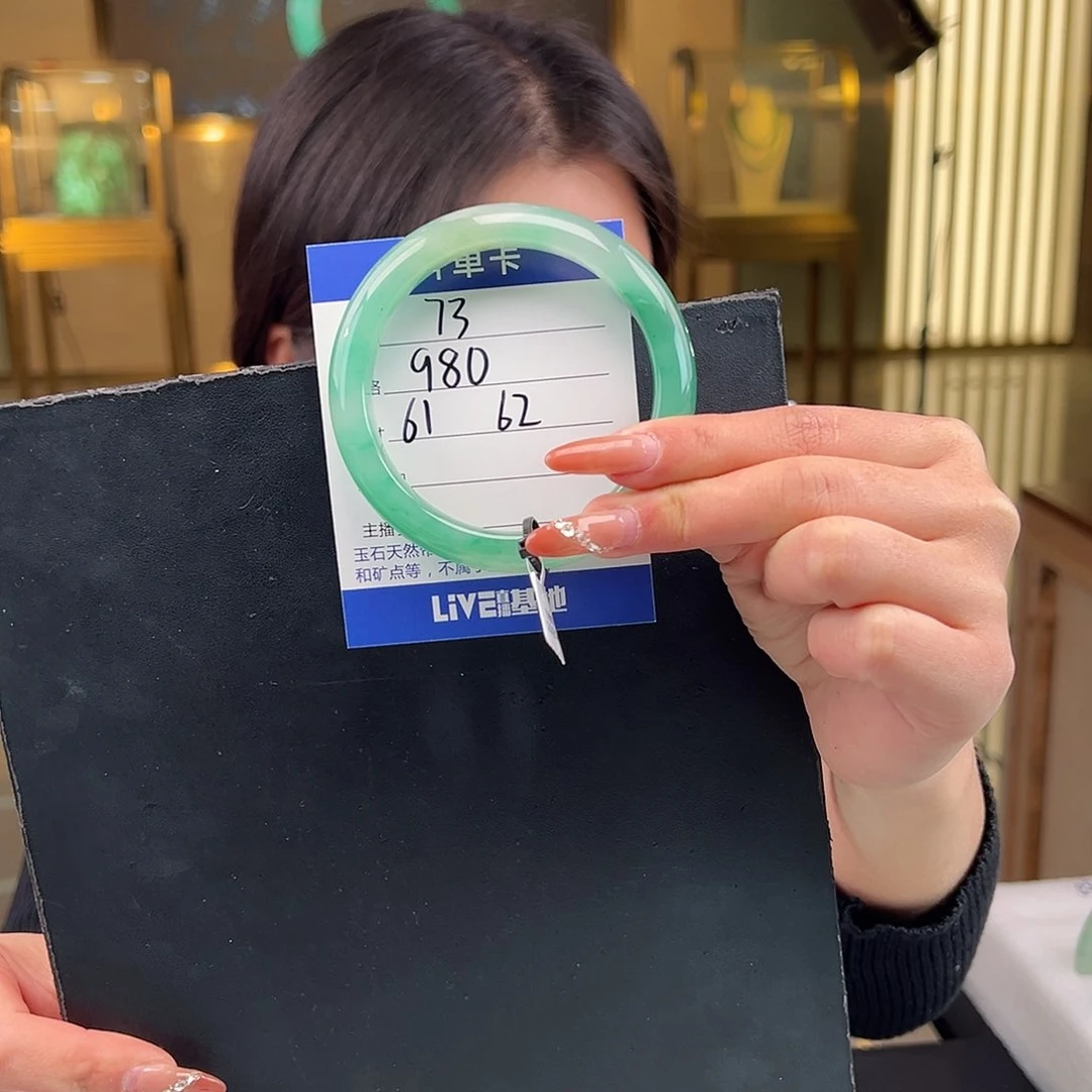 石英质玉手镯未镶嵌