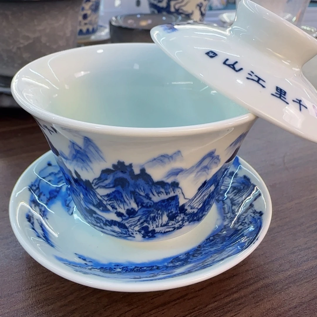 这些盖碗很漂亮我很喜欢！！