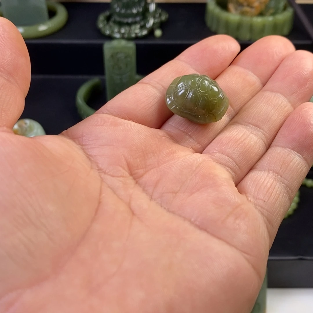 金****颈饰未镶嵌岫岩老玉（透闪石质玉）