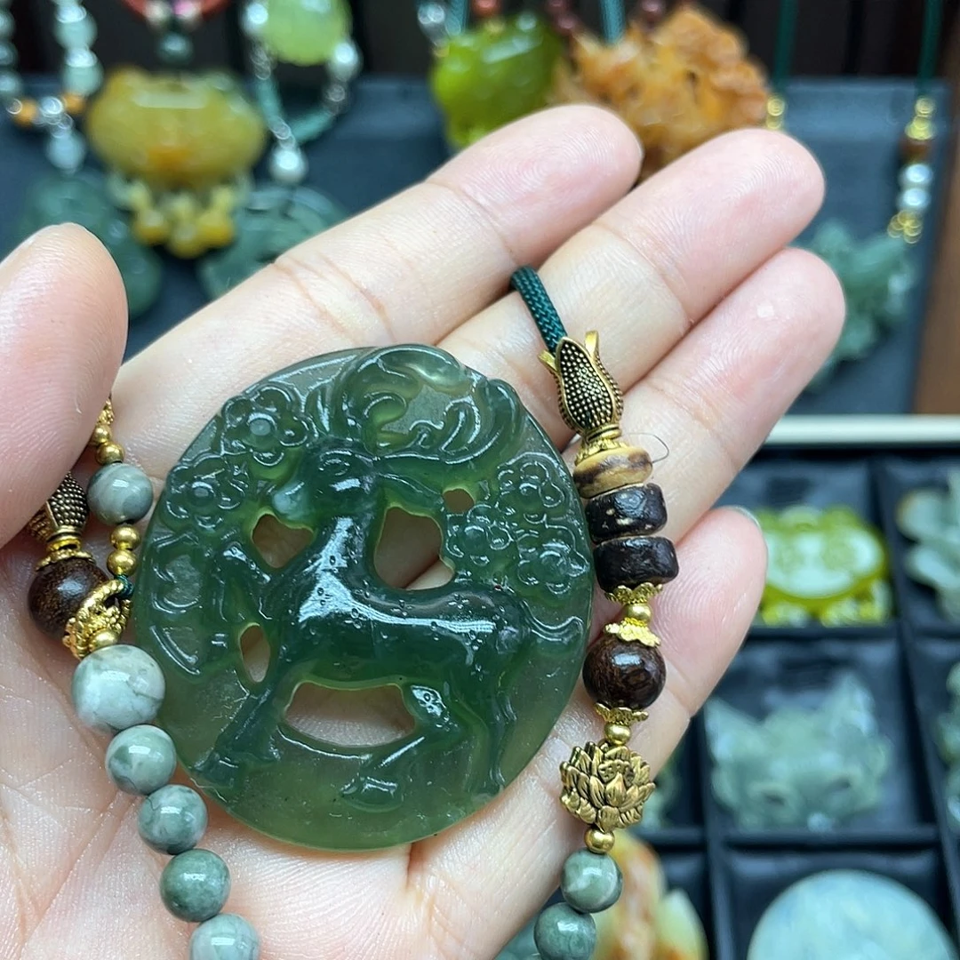 未镶嵌蛇纹石玉颈饰