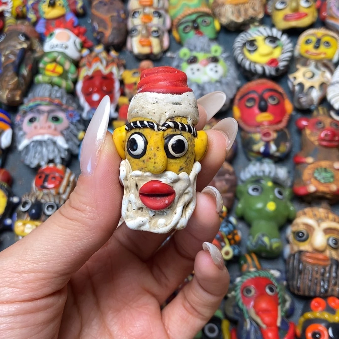 琉璃颈饰圣诞老人