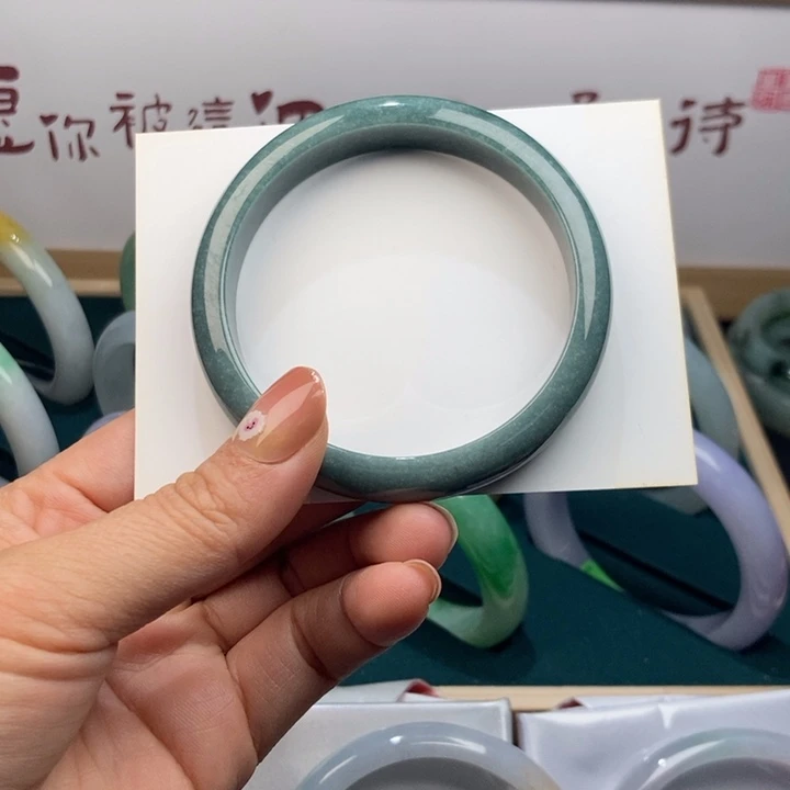 翡翠手镯未镶嵌58圈深蓝底