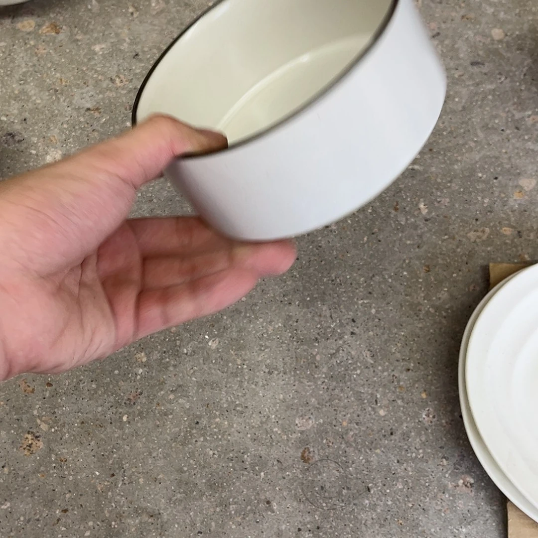 陶瓷烟灰白5.5寸直口碗