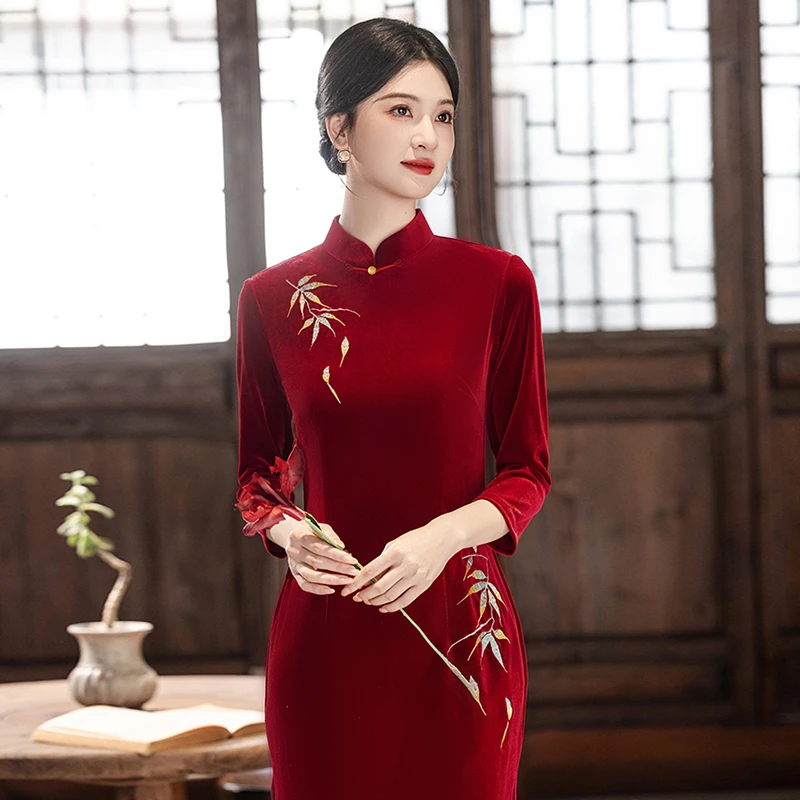 10月份喜婆婆婚宴装2025新款妈妈礼服高端旗袍平时可穿红色连衣裙