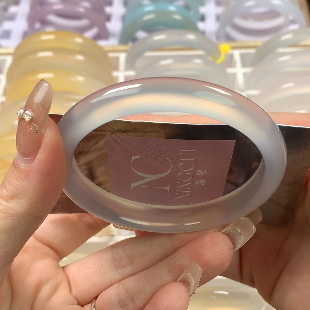 雅***r玛瑙/玉髓手镯未镶嵌