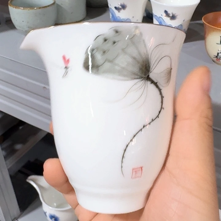 主人杯一个，瓷。。品茗瓷