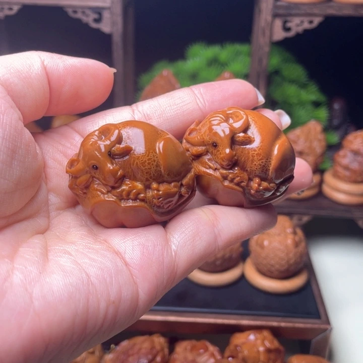 吊坠橄榄核荷叶牛手球3.4