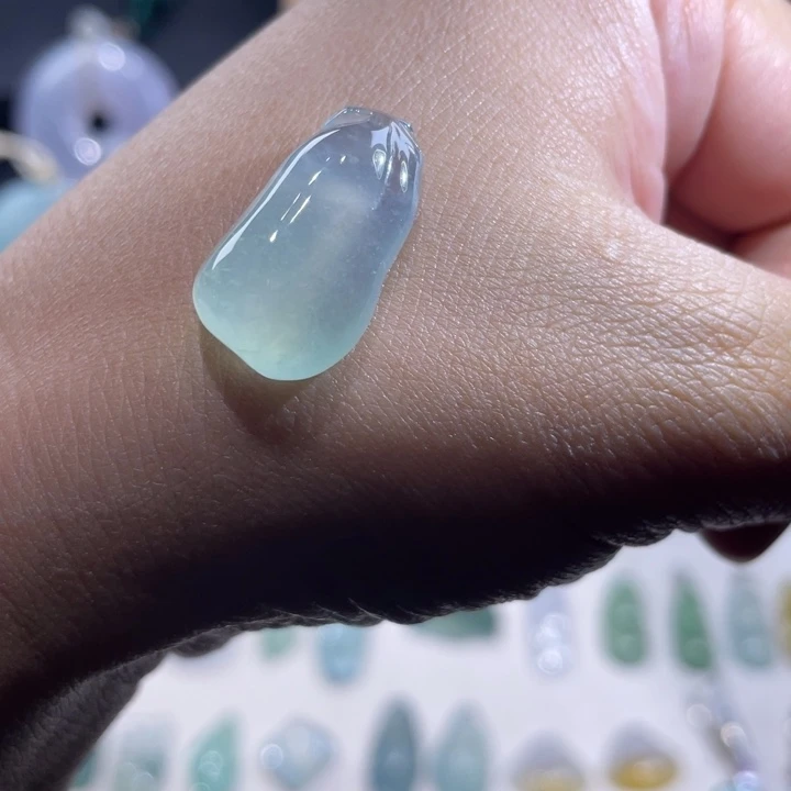 翡翠未镶嵌颈饰福瓜